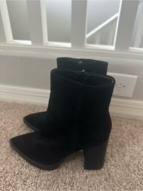 Steve Madden Black Suede Pointed Toe Block Heel Booties